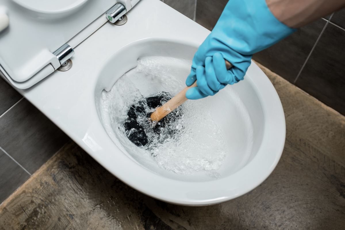 Plunging Your Toilet: Advice to Help You Plunge Toilets Correctly