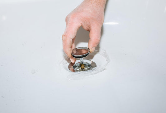 Easy Ways to Prevent Hair Clogs in Your Tub