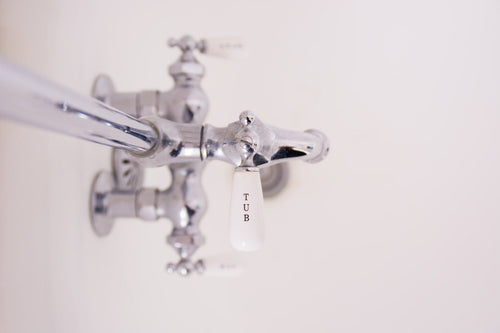 5 Methods for Unclogging a Bathroom Drain Full of Hair