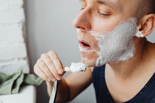 5 Ways for Men to Shave without Clogging Their Drain